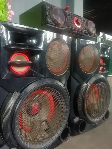 Som LG X-BOOM 2700 RMS de potência