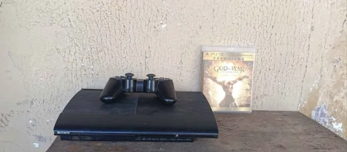 Vendo um ps3 super slim desbloqueado , com um controle !!!