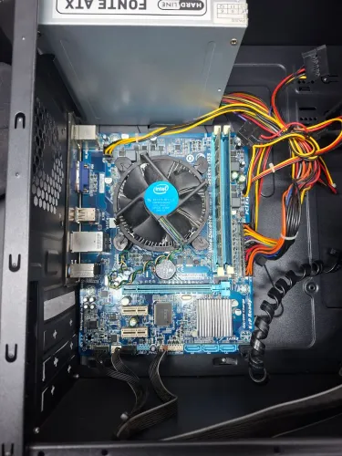 Kit placa mãe Gigabyte H61 / processador i3 / 4 GB de memória ram