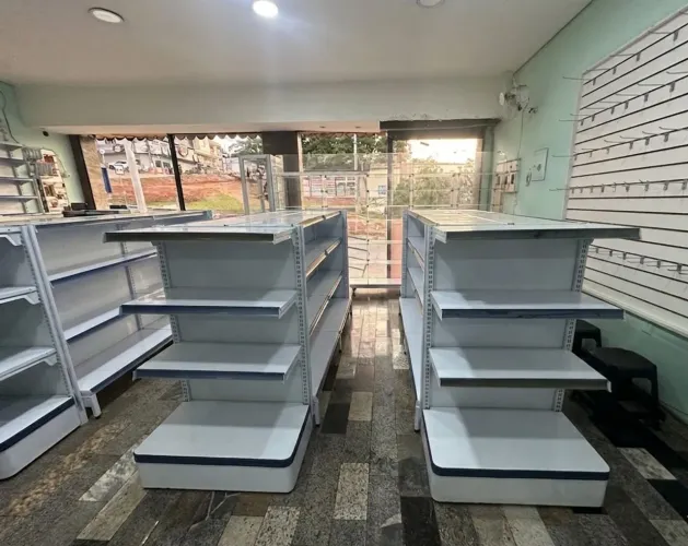 Prateleiras e móveis pra drogaria, supermercado e padaria