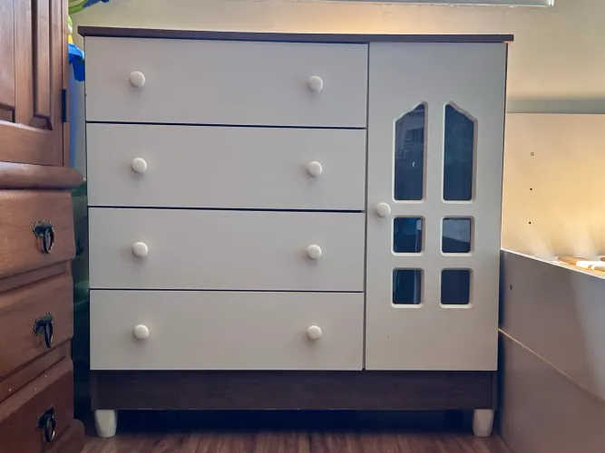Cômoda 4 Gavetas com Porta Ibiza Branco Fosco com Amadeirado