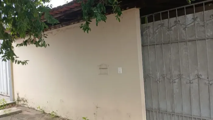Alugo casa no bairro Mecejana