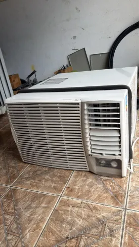 Ar condicionado de JANELA 18 BTUS SEMI NOVO