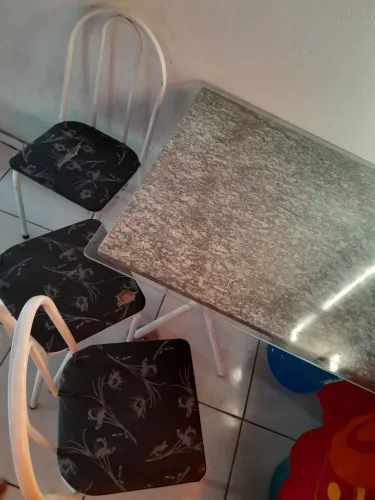 Mesa de mármore e vidro c 4 cadeiras a venda 