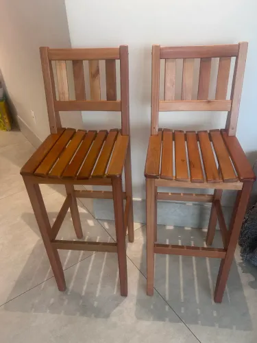 Duas banquetas madeira sacada/cozinha