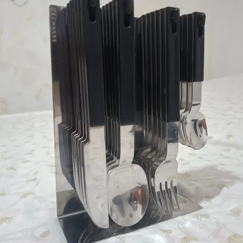 Talheres em Aço Inox com suporte.