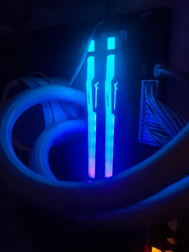 PC GAMER, Usado apouco tempo.