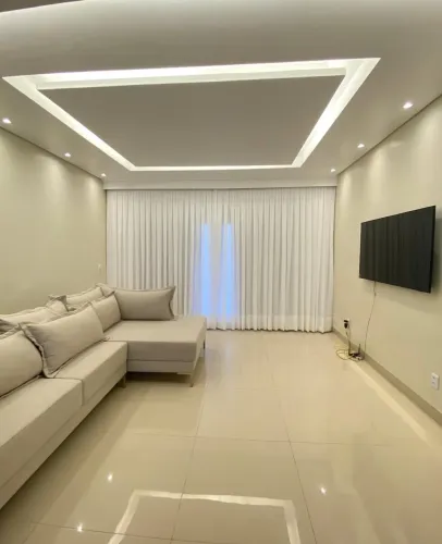 Cortinas Cores Claras que realça o ambiente