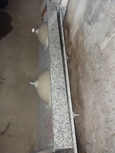 3 bancadas de banheiro com 2 cubas cada uma . 7 miquitorios nunca usados