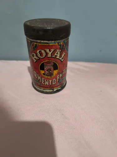 Lata de fermento antigo