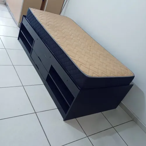 Vendo cama de solteiro madeira top 