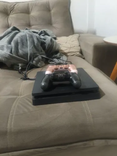 Ps4 slim com 35 jogos