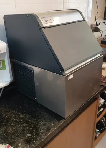 Vende Máquina de Gelo Everest 50 kg
