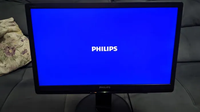 Monitor Philips 22 brilliance led tudo funcionando perfeitamente estado de novo.