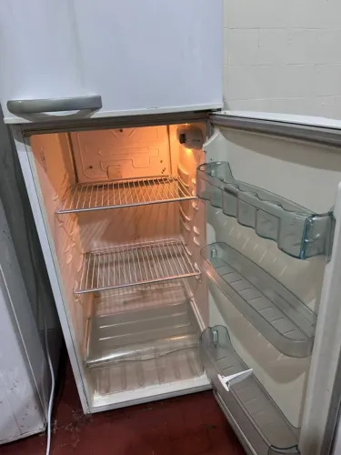 Geladeira Eletroclux com Super Freezer DC37