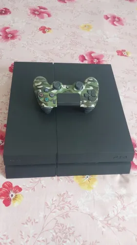 PS4 usado em excelentes condições,  acompanha 1 controle, e cabos incluído 