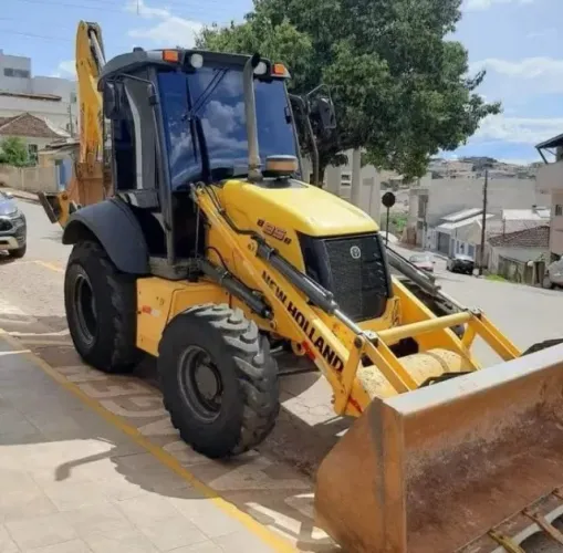 Vendo Retroescavadeira New Holland 95b 2015