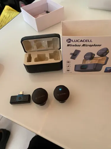 Microfones lapela junto com um hollylandy