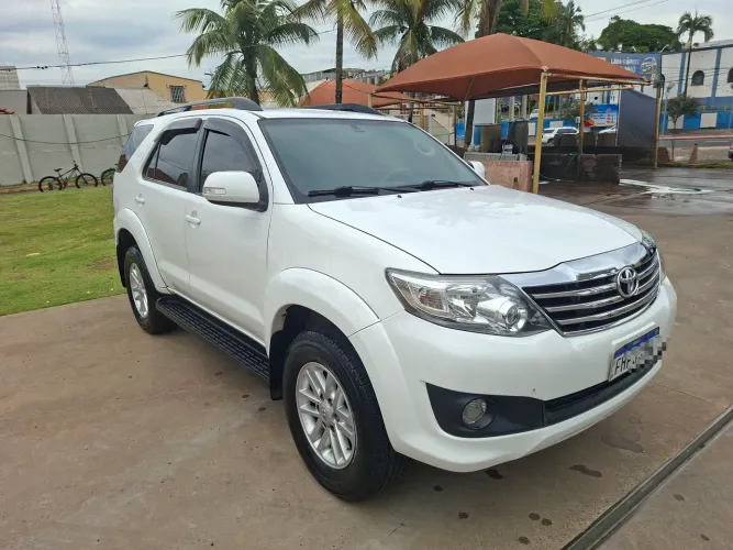 Toyota Hilux SW4 SR 4X2 2.7/ 2.7 Flex 16V Aut. 2015