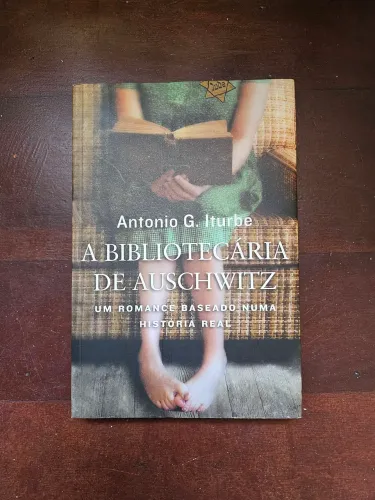 Livro A bibliotecária de Auschwitz: Um romance baseado numa história real,Antonio G. Iturb