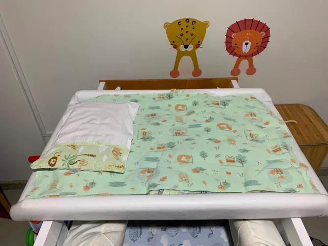 Vendo conjunto (berço, trocador e guarda roupas) em excelente estado