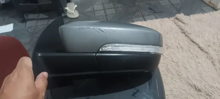 Retrovisor elétrico com pisca alerta.