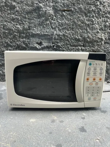 Micro-ondas Electrolux MEF28 - Funcionando