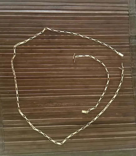 Conjunto corrente e pulseira idênticos a ouro 