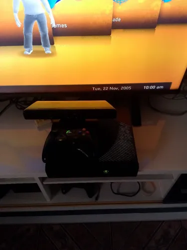 Vendo Xbox 360 super slim tunado com Kinect 