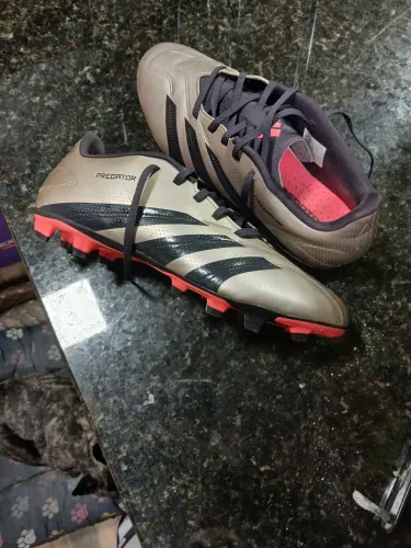? CHUTEIRA ADIDAS PREDATOR TAMANHO 40 ?