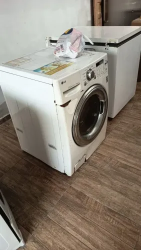 Máquina de lava e seca 
