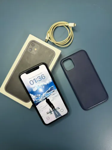 iPhone 11 64GB - Impecável (todo original) 