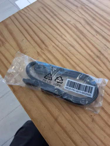 Cabos SATA 3 6Gb/s Asus Original - Novo (1 Reto e 1 em L)