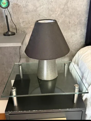 Abajur de Mesa Preto e Cinza com LED
