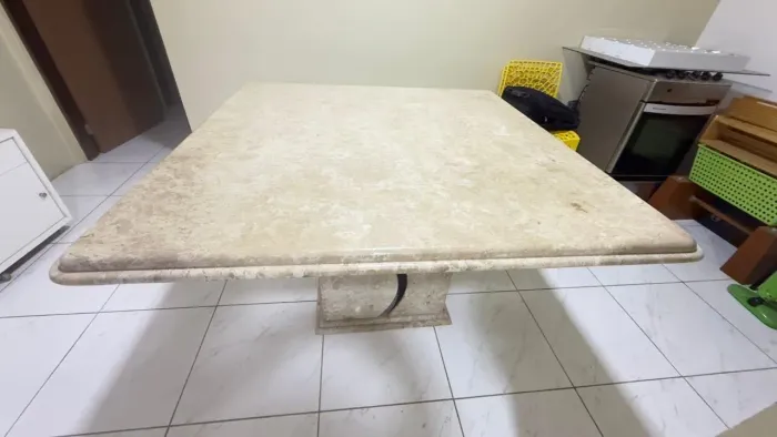 Vendo mesa de mármore Travertino  8 lugares 1,40 X 1,40 