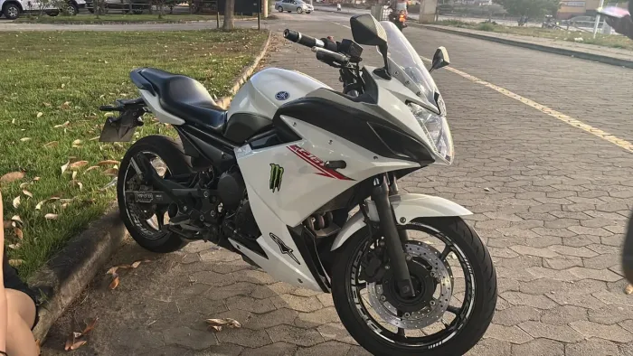 XJ6F 2012