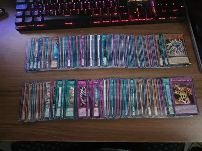 200 CARTAS DE YUGIÔH