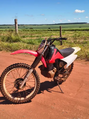 XR 200 de trilha