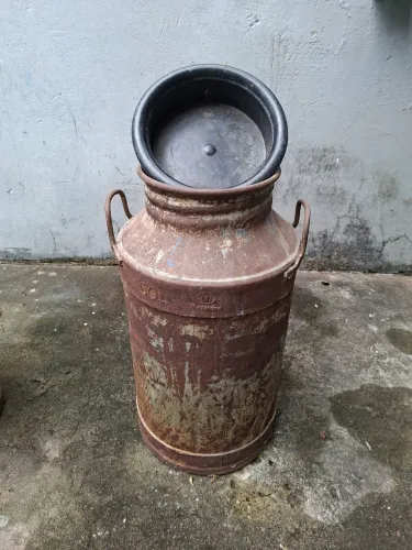 Latão de leite antigo