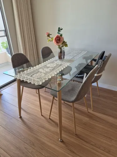 Mesa de jantar de vidro com 4 cadeiras