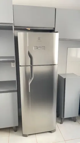 Geladeira Electrolux Frost Free 371L Turbo Congelamento Duplex Cor Inox DFX41