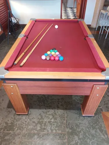 Vendo mesa de bilhar com tampo para ping pong e jogos