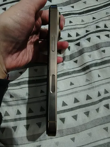 Apple iPhone 16 Pro (256 Gb) - Titânio-deserto Anatel