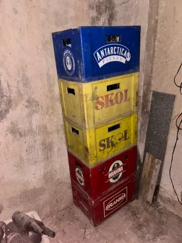 Garrafas de cervejas com caixa