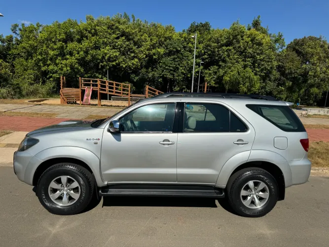 Toyota Hilux SW4 SRV D4-d 4X4 3.0 TDI Dies. AUT 2008