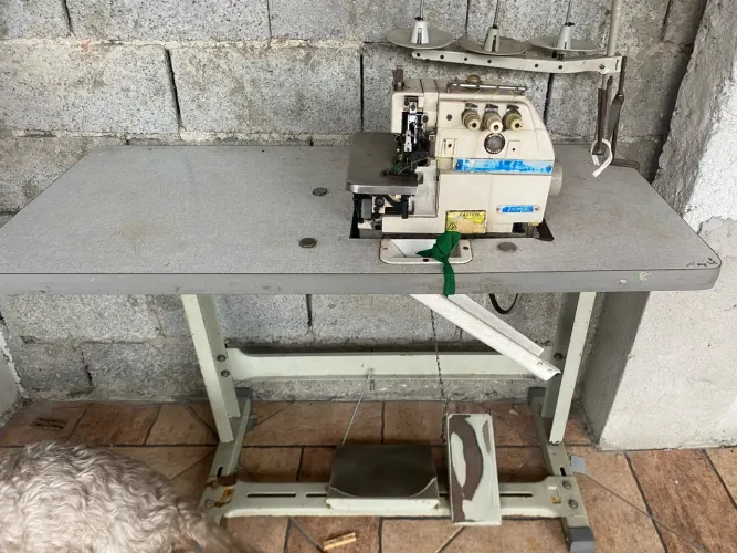 Vende-se máquina overloque R$ 700,00
