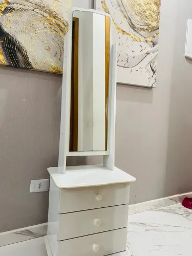 Vende-se escrivaninha com espelho