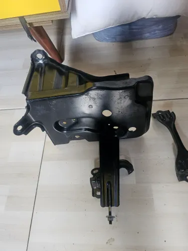 Suporte de bateria Toyota Etios