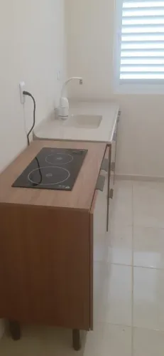 Alugo kitnet mobiliada em tubarão por 1.200 reais.