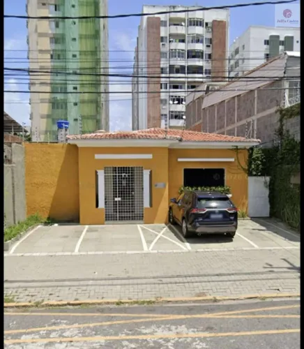 VENDO EXCELENTE CASA COM 9 QUARTOS NO BAIRRO DA BOA VISTA / RECIFE